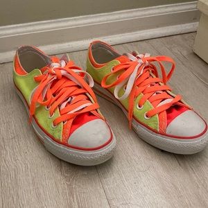 Bright & fun converse all stars